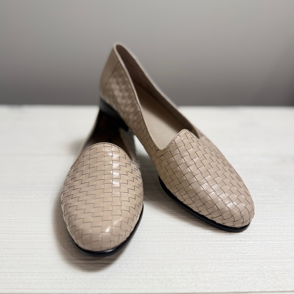 Trotters Liz Slip-on Woven Leather Loafer in Bone